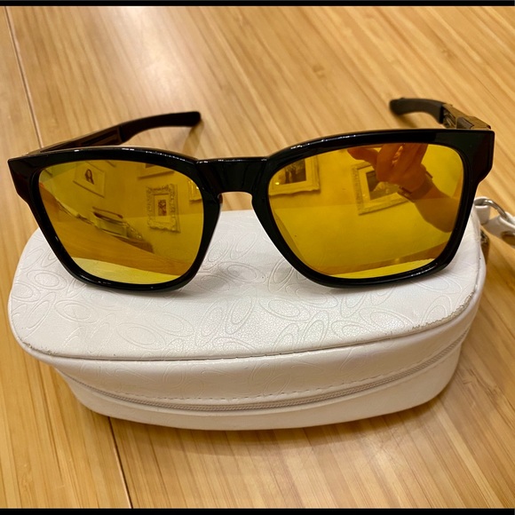 Oakley Accessories - Oakley Catalyst sunglasses with polarized lenses